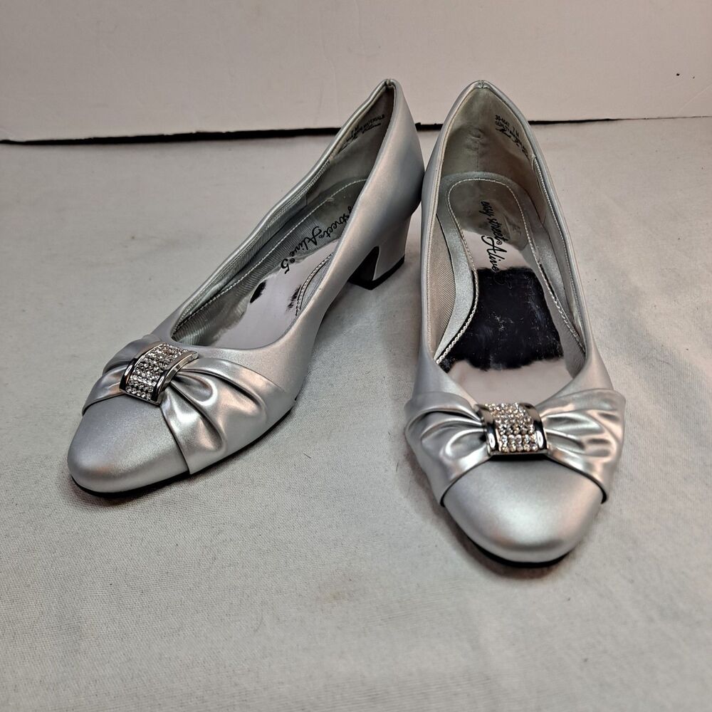 EASY STREET ALIVE 5 Heels Womens Sz 7M Silver Strap Eloise Almond Slip On Pump